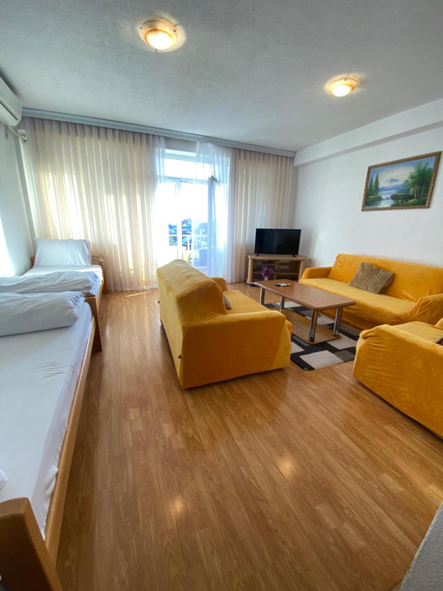 Hotel Venecia Apartments ستروغا المظهر الخارجي الصورة
